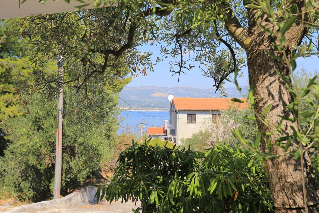 Apartments By The Sea Arbanija, Ciovo - 4320 Трогир Экстерьер фото